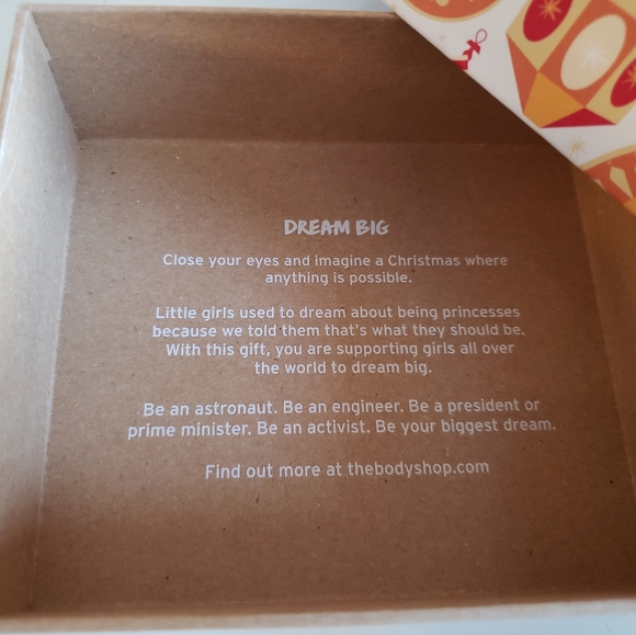 Brand New The Body Shop Bath Set - Picture 7 of 16